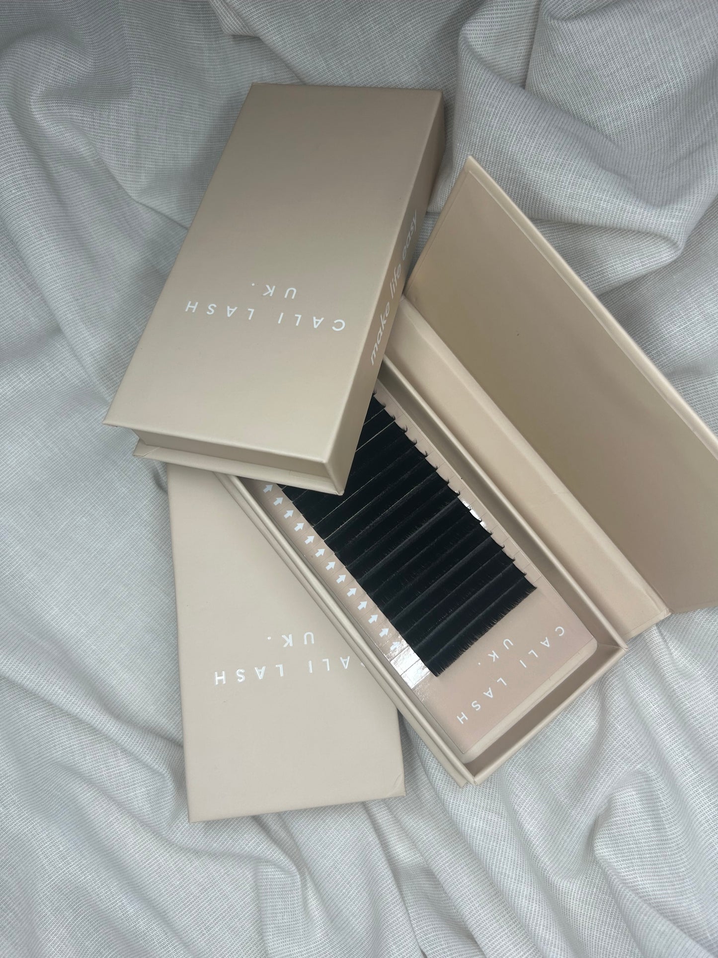 EASY FANNING LASH TRAYS